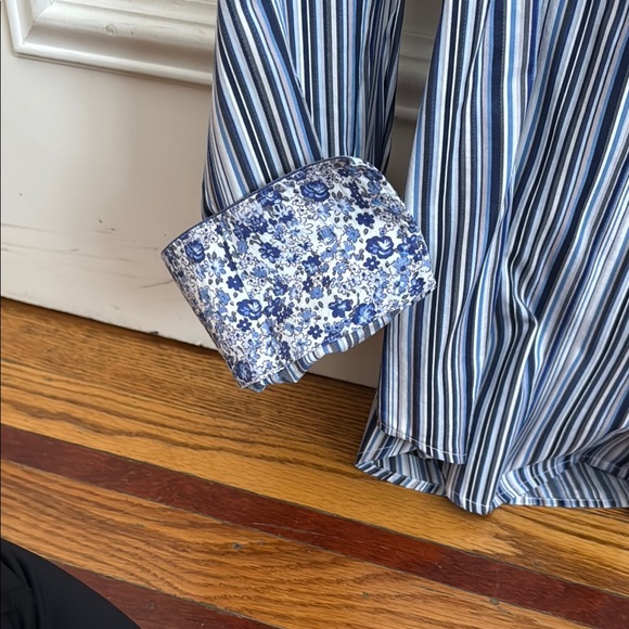 Robert Graham Blue Casual Button Down Shirt with Stylish Details - Picture 3 of 4